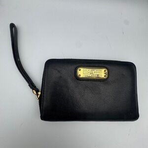 Marc by Marc Jacobs Wristlet Wallet Black Pebbled Leather Zip Around Unisex